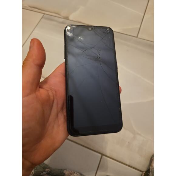 Samsung Galaxy A01 - 16GB - Smartphone - Cricket - Works Great - Picture 15 of 16